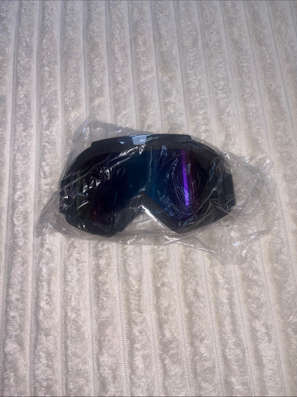 Black VR/AR Protective Goggles with Blue-Purple Mirrored Lens
